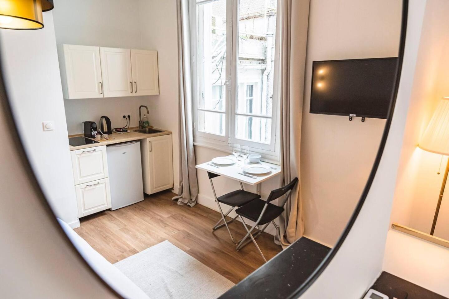 Pink, Appartement En Plein Coeur De Reims Luaran gambar