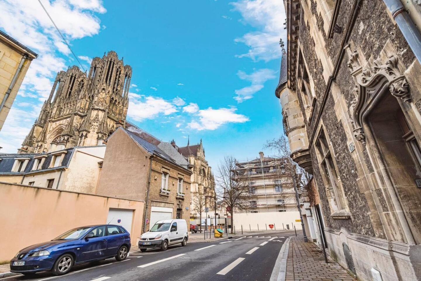 Pink, Appartement En Plein Coeur De Reims Luaran gambar